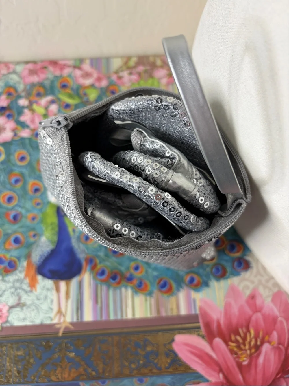 ✨ Silver Sequin Foldable Ballet Flats with Matching Zippered Carrying Pouch
